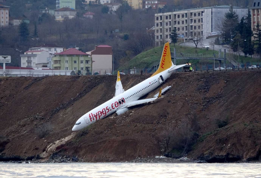 Avion sa 162 putnika sletio sa piste u Turskoj