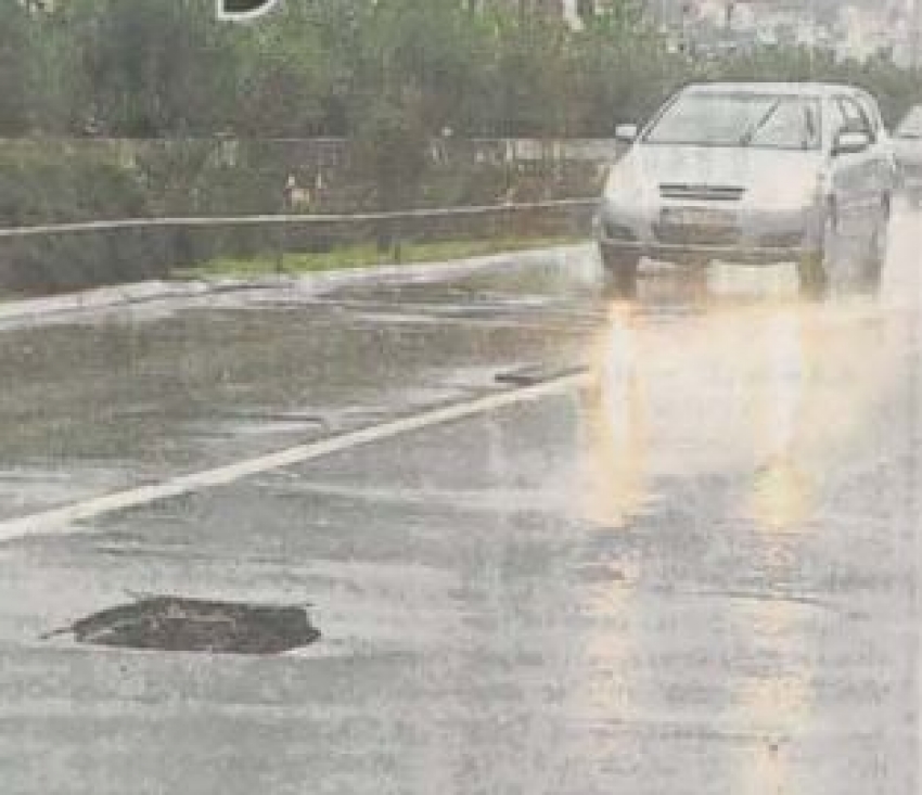 Oprezno kroz Kotor: Otvorila se rupa nasred puta