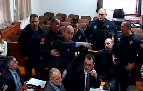 VIDEO – Od psovanja majke do vrijeđanja sudije: Ko ste Vi, bre, kako vas nije sramota? Izigravate razrednu starješinu liderima DF-a