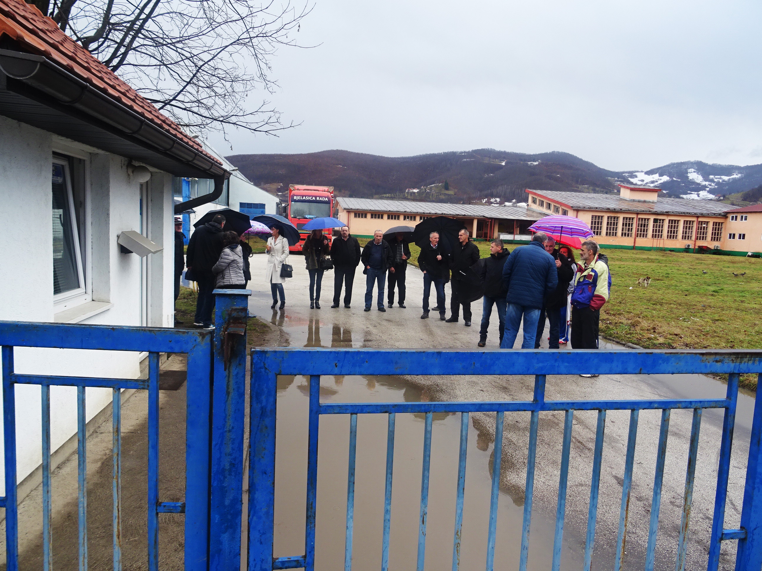 Protest bivših radnika fabrike “Bjelasica rada” iz Bijelog Polja: “Blokiraćemo saobraćajnicu ili otići pred Vladu”
