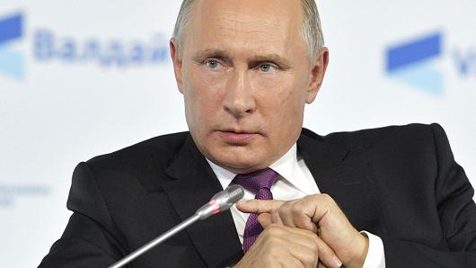 Ako se pitate kakav je đak bio Putin, zavirite u knjižicu iz srednje škole