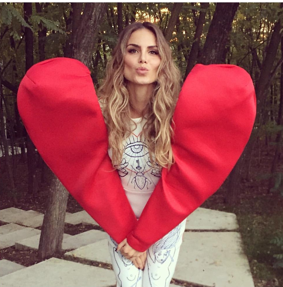Seksipilna Nina Seničar OVAKO čestita “praznik ljubavi”!