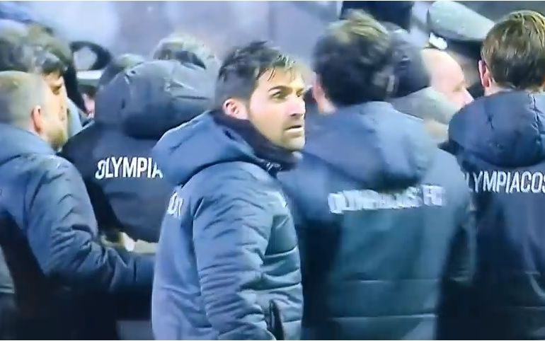 VIDEO: Trener Olimpijakosa pogođen u lice, PAOK-u se oduzimaju tri boda?!