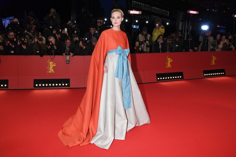 BERLINALE: Ela Fening u kreaciji visoke mode, vratila glamur crvenom tepihu