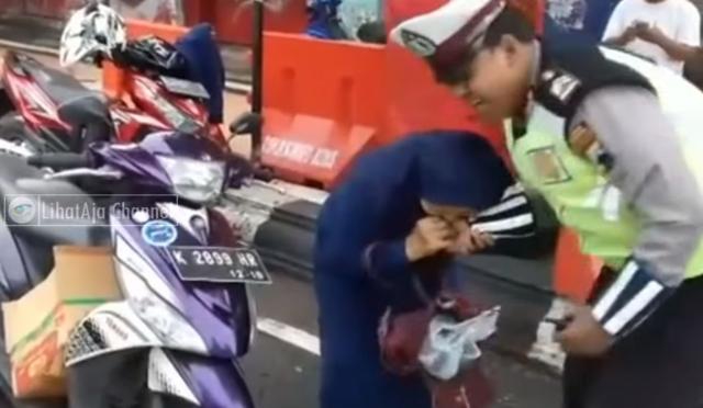 VIDEO: Policajac joj tražio isprave, ona skočila da ga grize