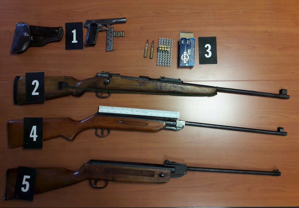 Pretresom pronađeno oružje: Bijelopoljac skočio kroz prozor i pokušao da pobjegne policiji