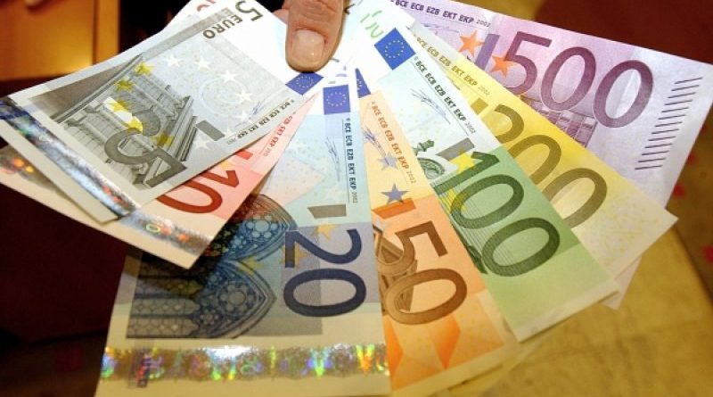 Je li pravedno to što nam banke, osim kamate, uzimaju pare i za obradu kredita?