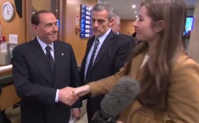 Berluskoni novinarki: Ako želiš da se udaš…