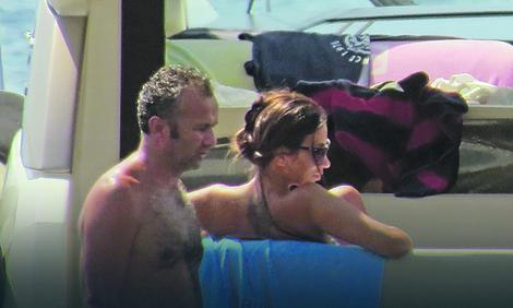 FOTO – Ovo je djevojka Dejana Savićevića koja sa poznatim fudbalerom uživa u luksuzu