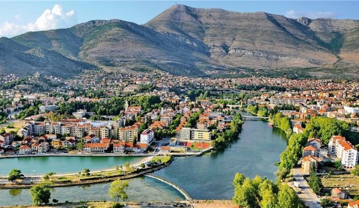 Trebinje: Mladić izboden ispred kafića
