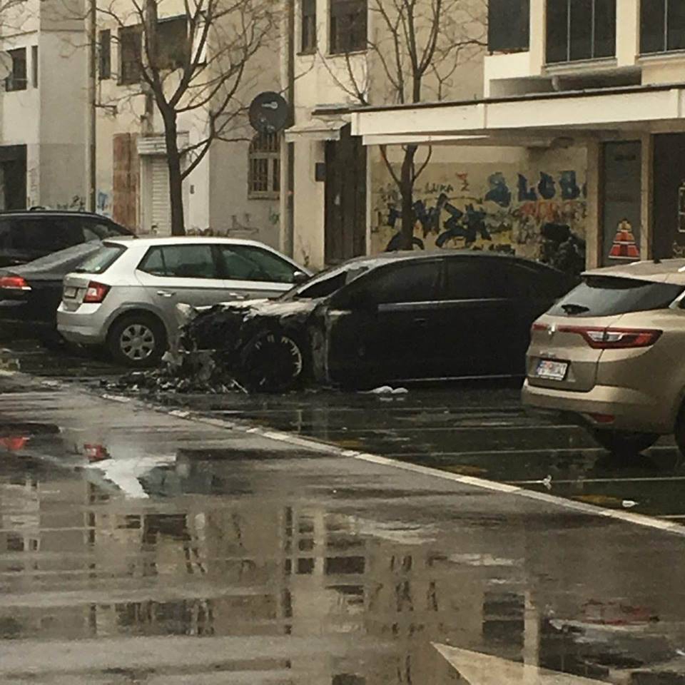 Snažna detonacija odjeknula u Momišićima, izgoreo audi