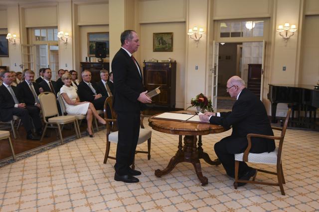 Premijer zabranio seks nakon što je saznao da ministar čeka dijete sa saradnicom