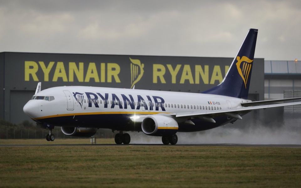Avion Rajan Era koji je sinoć preusmjeren zbog udara groma, uskoro slijeće u Podgoricu