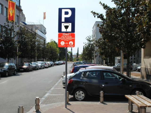 Iz parkometra za četiri mjeseca zaradili 80 centi