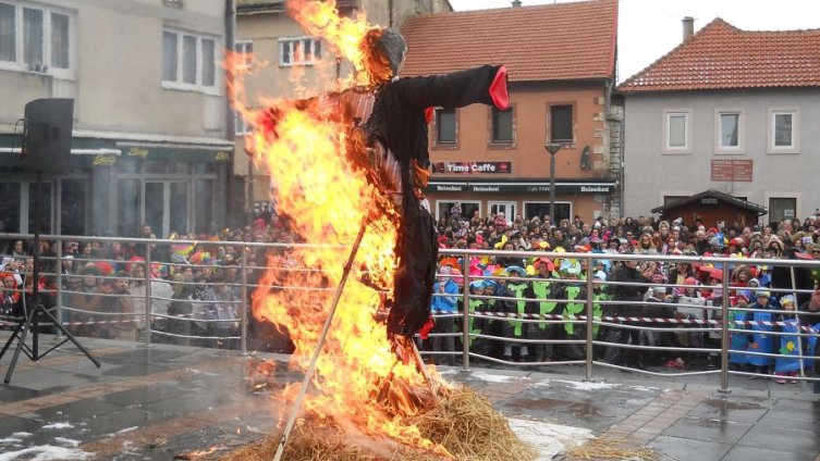 Na karnevalu u Livnu “spaljen” sudija koji je presudio haškoj šestorki