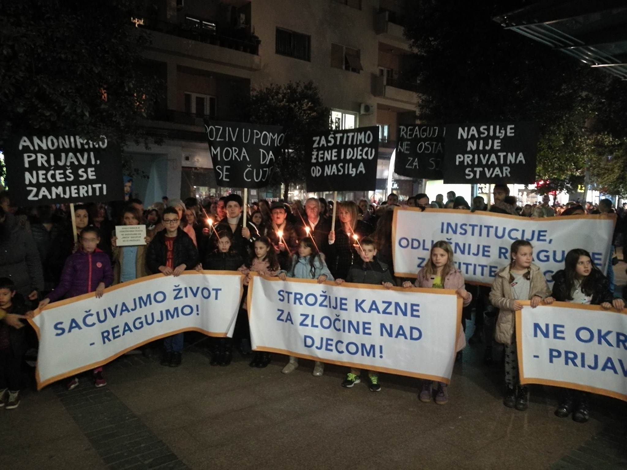VIDEO – Djeca Crne Gore protestovala zbog ubijene bebe: Nijesu im falili odrasli koji pametuju samo po Fejsbuku