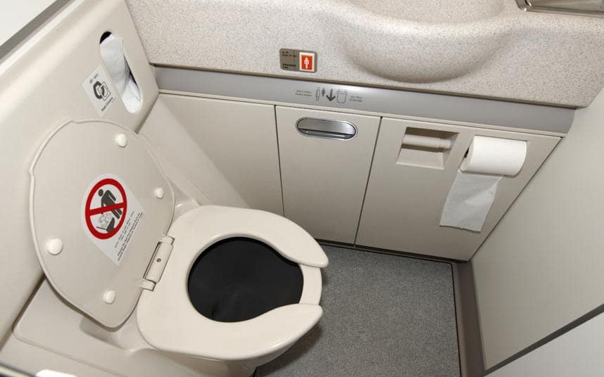 Avion pun vodoinstalatera sletio jer se zapušio WC