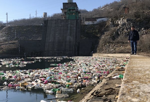 FOTO: U koritima nikšićkih rijeka nema čega nema