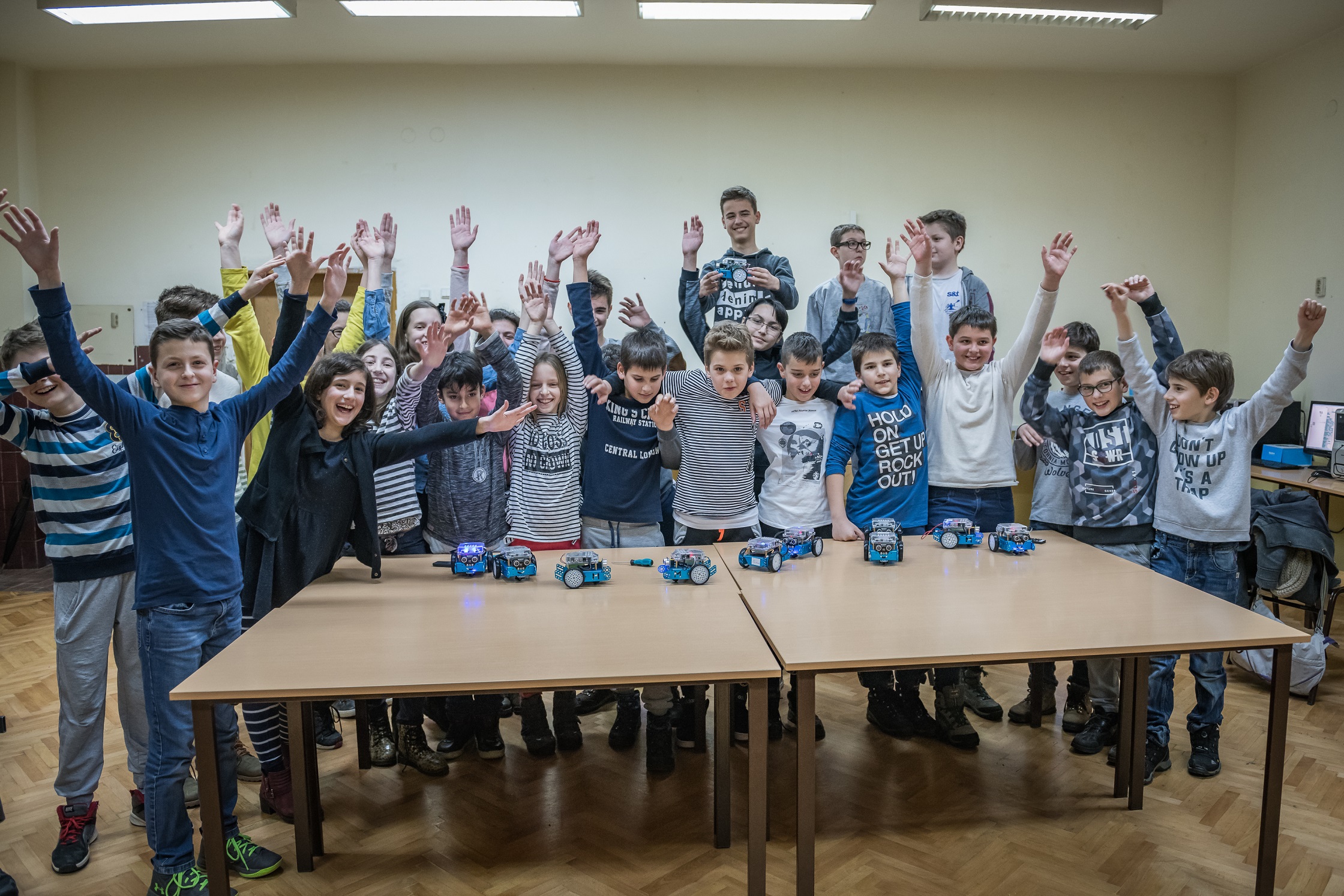 FOTO – Mali programeri robotike niču u O.Š. “Štampar Makarije”