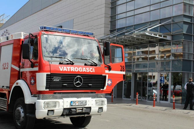Podgorica: Služba zaštite obilazi teren i distribuira vodu za piće