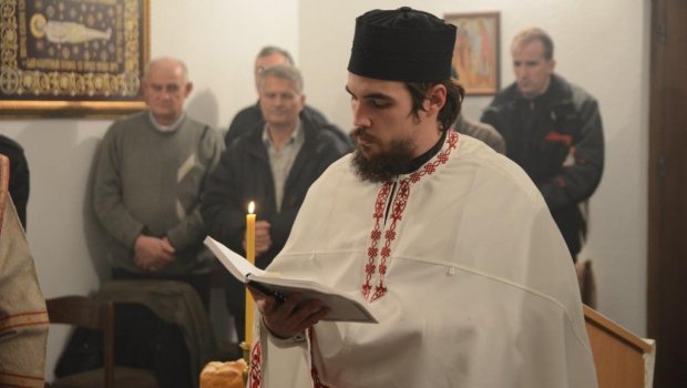 Sveštenik Stefan kadio vodicu drogiran i već jednom protjeran iz parohije zbog kazne