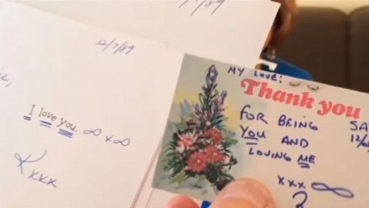 Otkrio punu kutiju pisama koja je slao supruzi godinama i ostao iznenađen