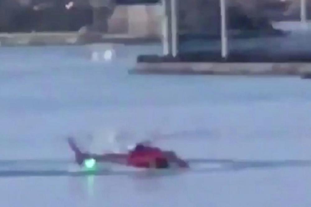 VIDEO: Helikopter se srušio u rijeku, putnici stradali, samo se pilot spasio!