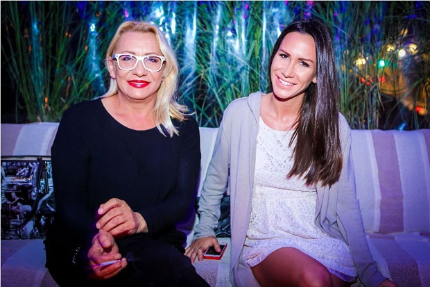 Ćerka Vesne Zmijanac promijenila stil, Vesna joj poručila: “Ćerko izgledaš jezivo”