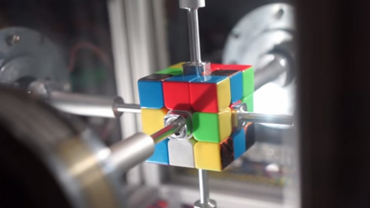 Robot složio Rubikovu kocku za trećinu sekunde