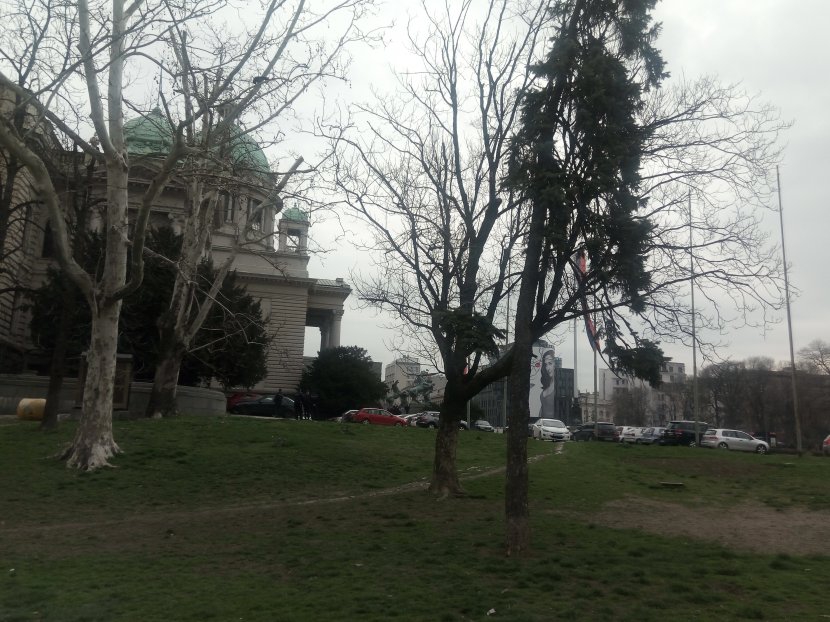 Drama u centru Beograda: Ispred Skupštine Srbije muškarac prijetio da će se raznijeti bombom