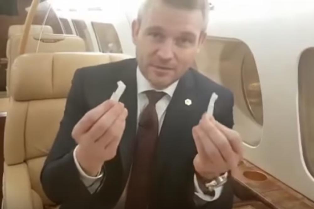 VIDEO: Da li je premijeru ispao kokain?