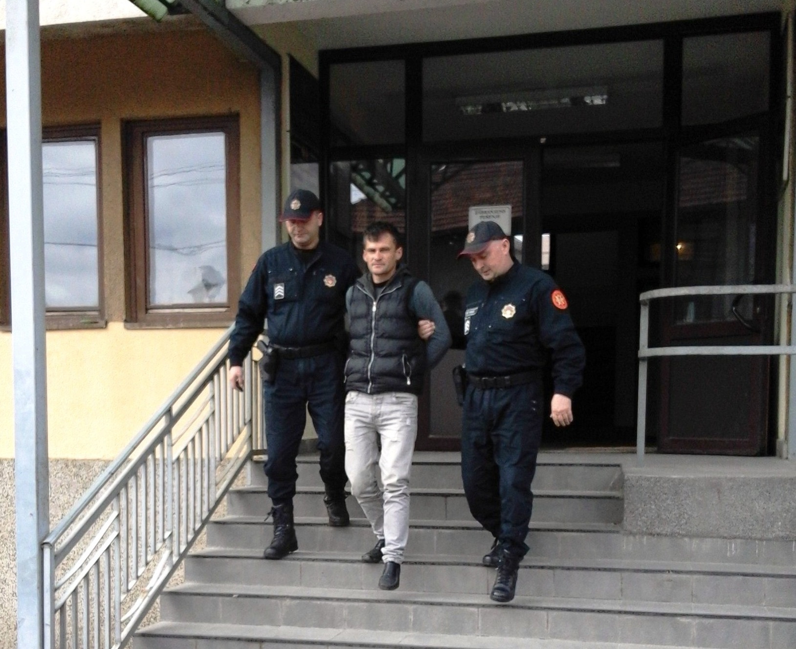 Pritvor do 72 sata Podgoričaninu koji je pokušao da prošvercuje 1,1 kilogram kokaina