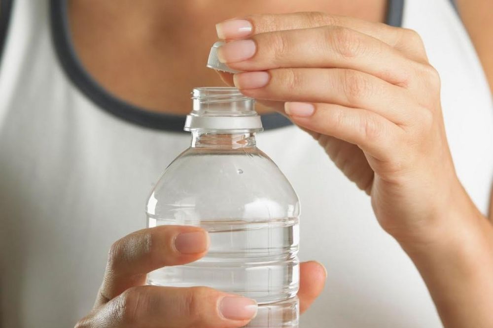 Alarm: 90 odsto flaširane vode sadrži mikroplastiku u sebi