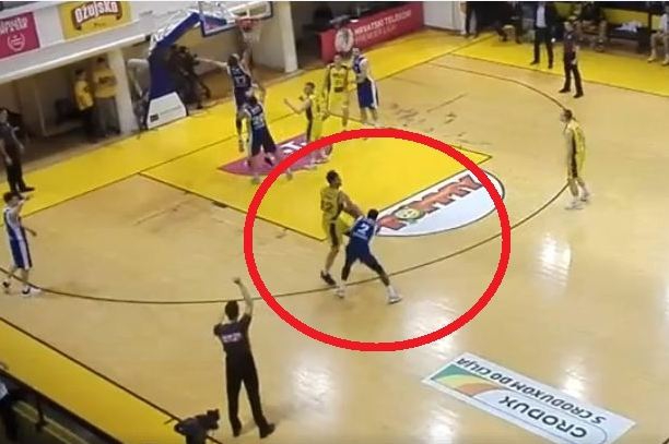 VIDEO – Je li ovo košarka ili boks? Ovako je Amerikanac NOKAUTIRAO Hrvata tokom utakmice