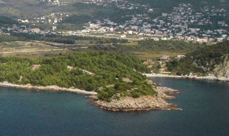 Završena obdukcija tijela koje je pronađeno u Sutomoru: Utopljenik migrant?