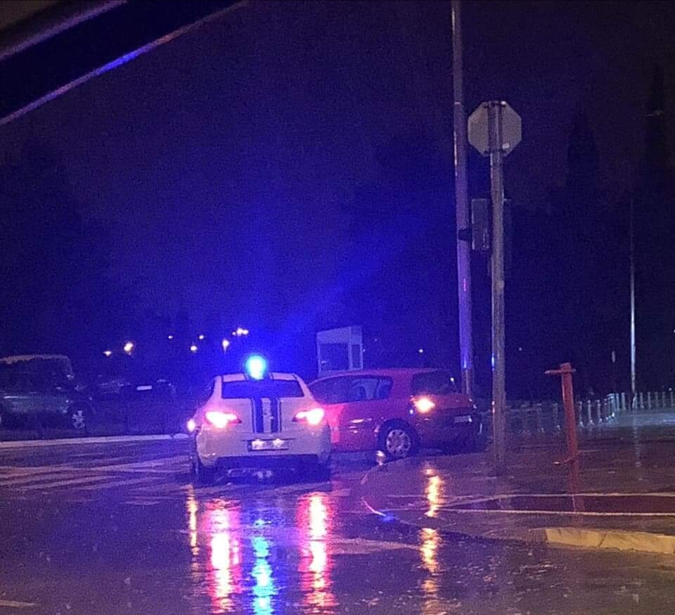 FOTO – Dvije osobe lakše povrijeđene u udesu kod američke ambasade