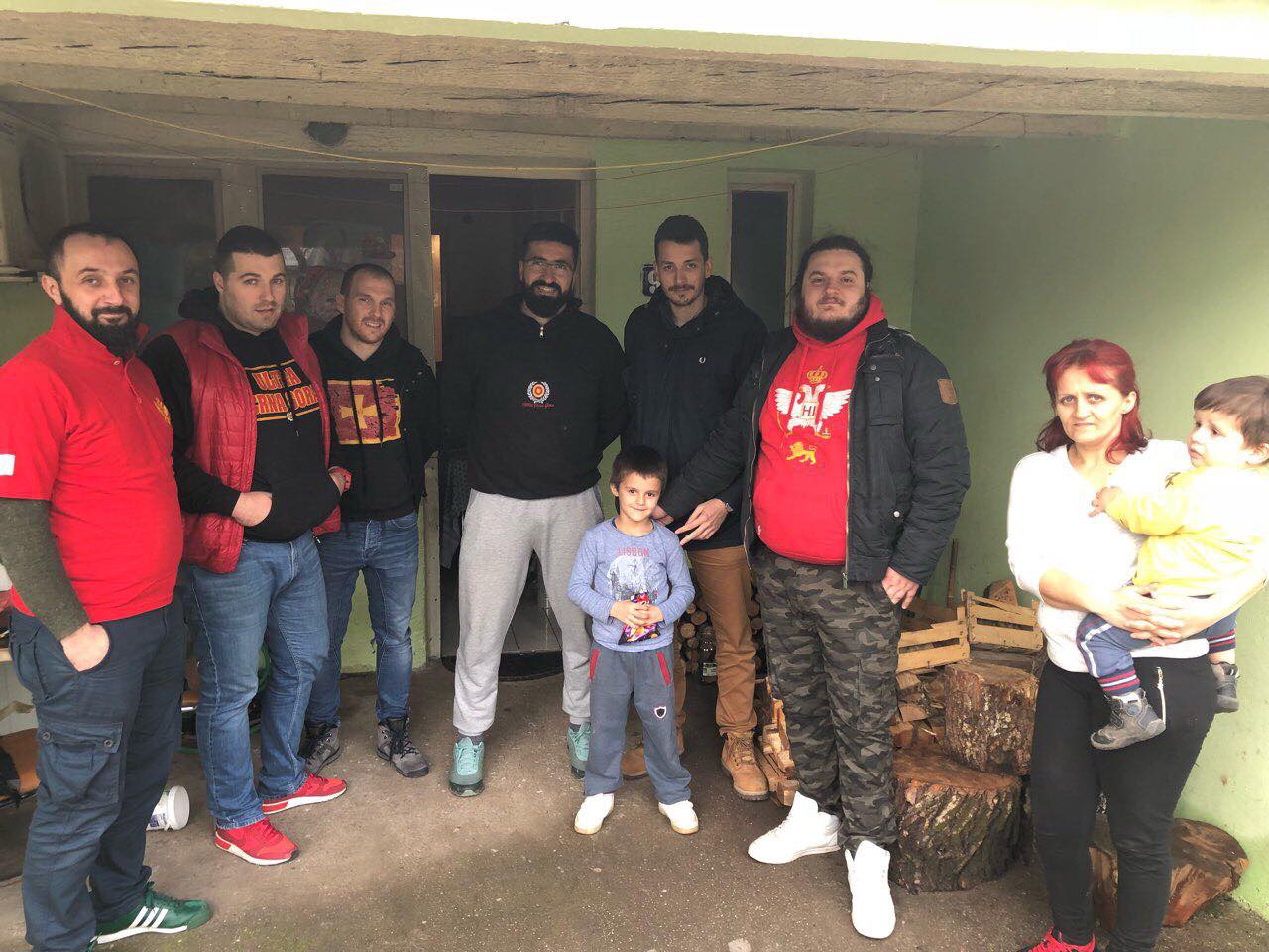 Momci za primjer: “Preskočili smo izlaske i kafenisanje i kupili namirnice porodici Radević”