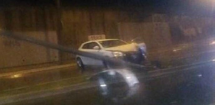 Jedna osoba povrijeđena nakon što se auto “zakucalo” u rasvjetu