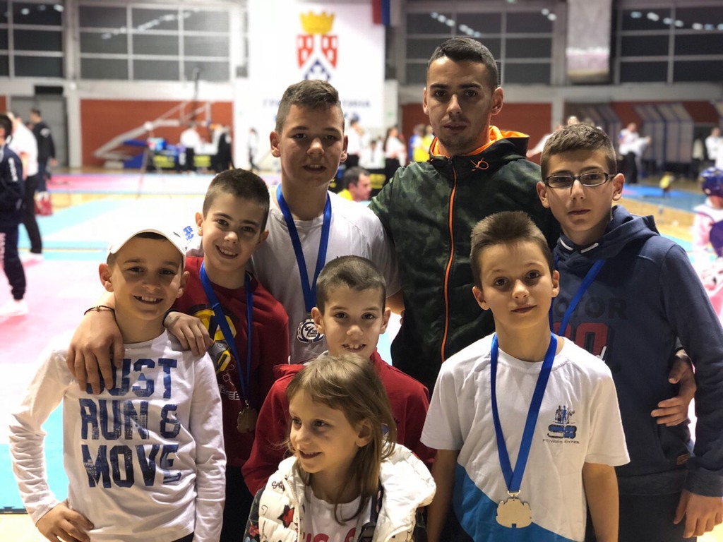 Takmičari tekvondo kluba S3 osvojili četiri srebrne i jednu zlatnu medalju