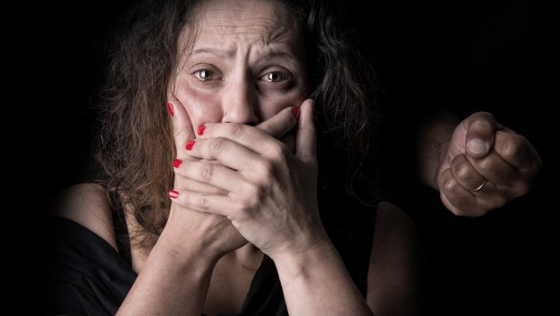 Užas u Beogradu: Primoravao ženu na seks sa prijateljem pa joj prijetio da će objaviti snimak