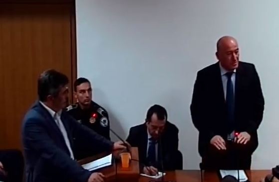 “Crni barjak” na kući Mandića, zaklinjanje u ćivot Svetog Petra i plaćanje avionskih karata