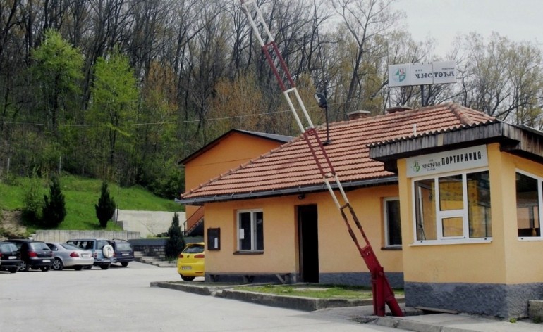 HIT: Vozač “Čistoće” na službenom putu pojeo 12 kg pite i kupio 25 satova, a sve platili građani Pljevalja