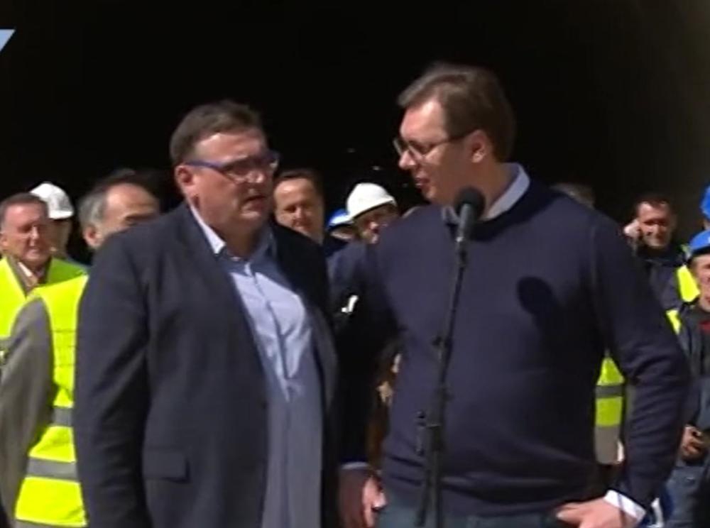 VIDEO – Vučić u tunelu: “Drobnjak, dođi ovamo… Stani bre, šta ćeš da uradiš? Ne znaš, kaži da ne znaš”