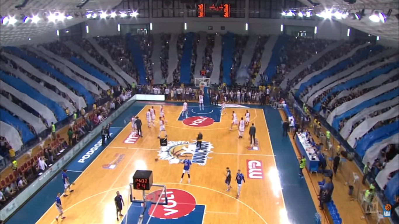 VIDEO: Evo ti pjesma kućo naša iz srca tvojih mladića… Ovako se sinoć pjevalo u SC Morača