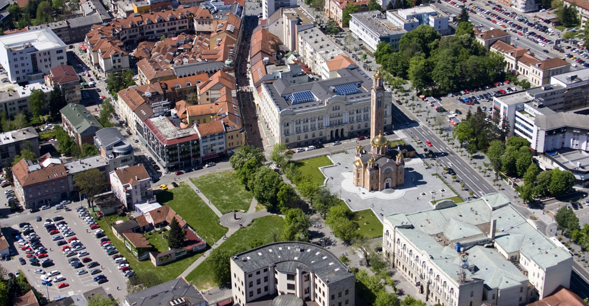 Dječak pao sa balkona i umro, za njim se majka ubila