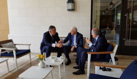 FOTO – Đukanović, Roćen i Marković ćaskaju