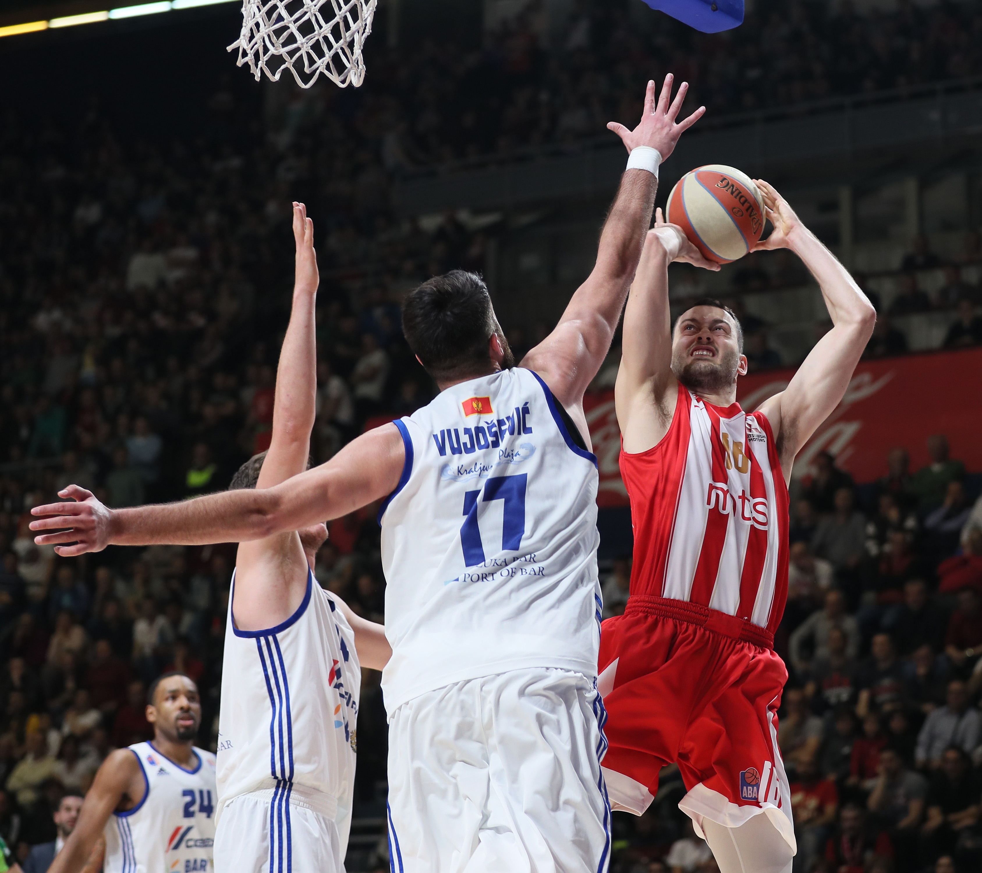 Zvezda izbacila Mornar, protiv Budućnosti u finalu