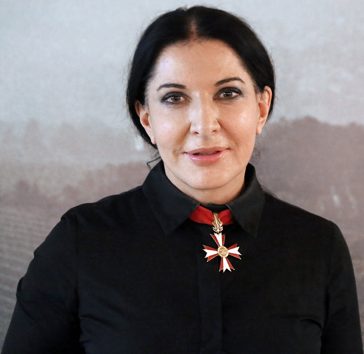 FOTO – Marina Abramović: Uspomena na oca je slika s guslama