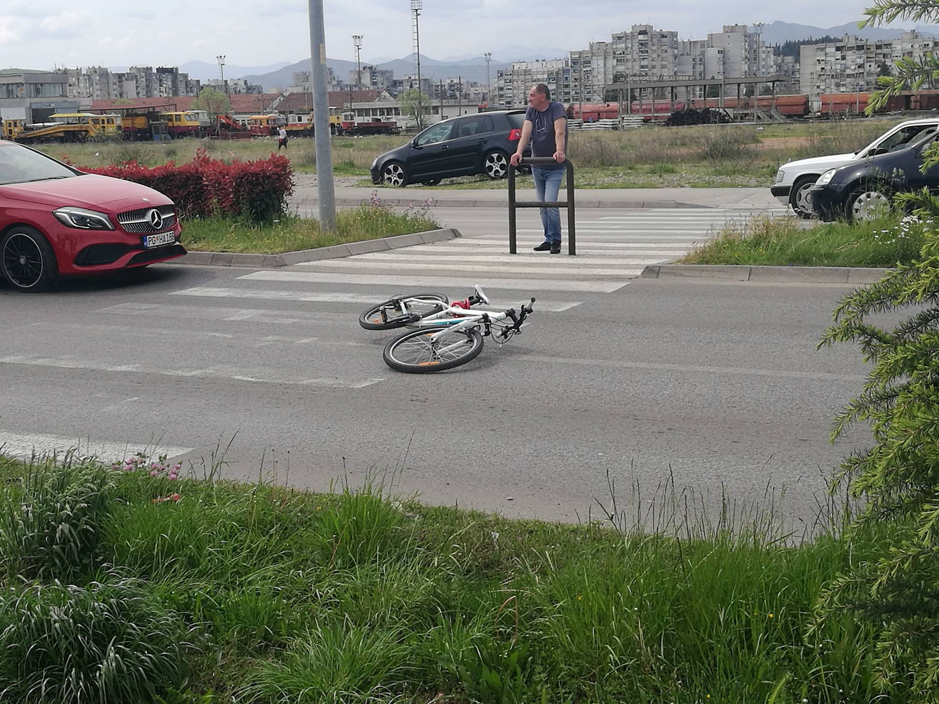FOTO: Udaren biciklista na pješačkom prelazu na Starom Aerodromu