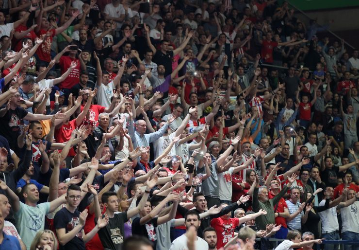 Sramno navijanje Delija u Beogradu: Igrače Budućnosti nazivali Milogorcima, a za poraz okrivili Mila Đukanovića